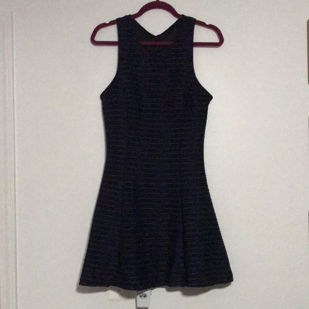 EUC Guess Dress with Open Back - Picture 2 of 7